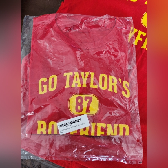 Go Taylor's Boyfriend #87 T-Shirt - Picture 6 of 9